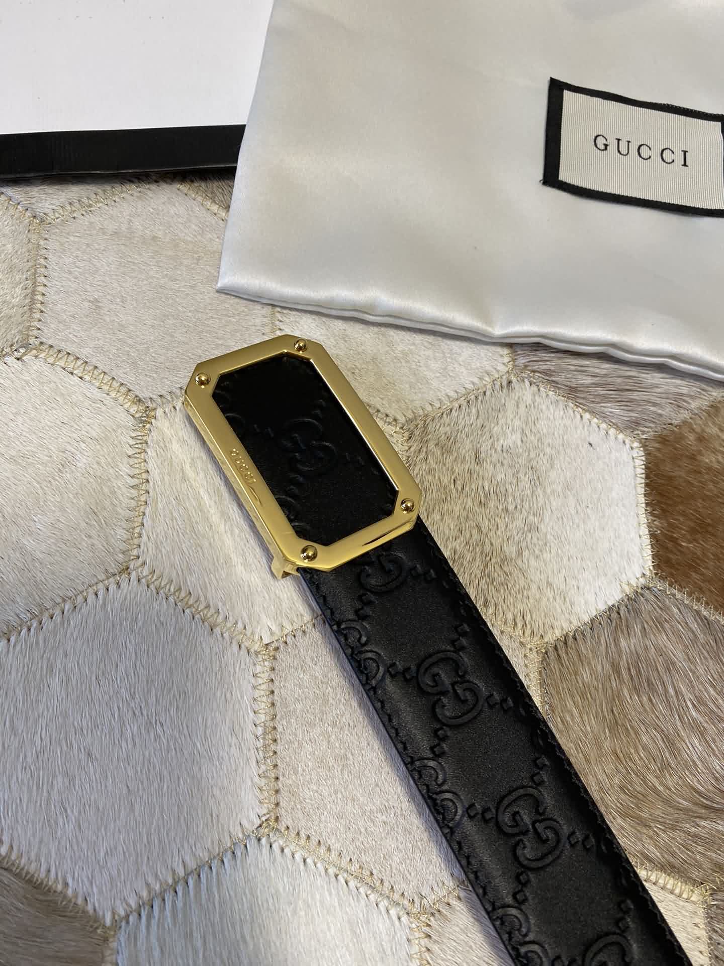 GUCCI/古馳精緻方形金屬扣，雙G壓紋黑色進口牛皮腰帶