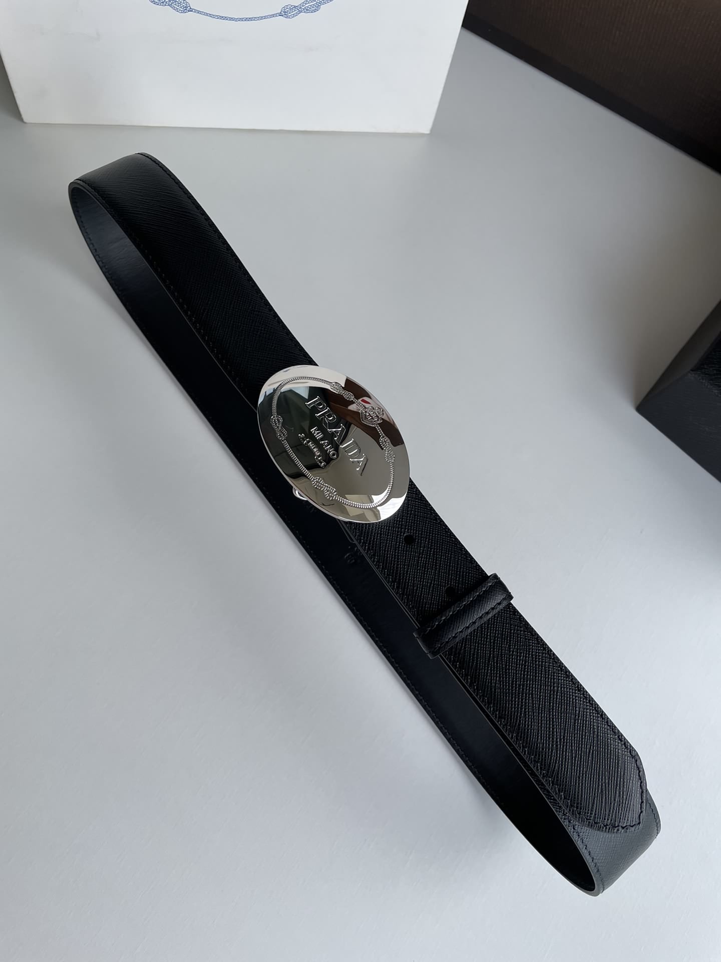 Prada 普拉達男士鵝蛋黑色牛皮腰帶