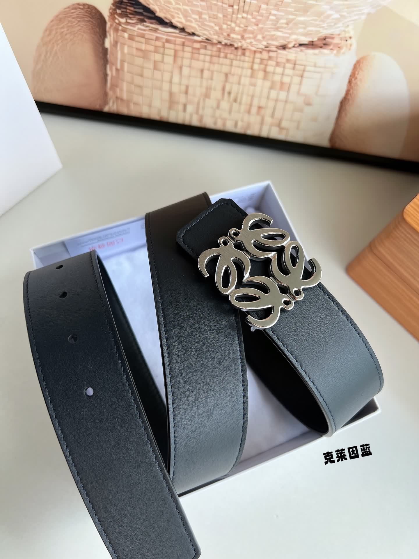 羅意威(Loewe) 頭層牛皮皮質