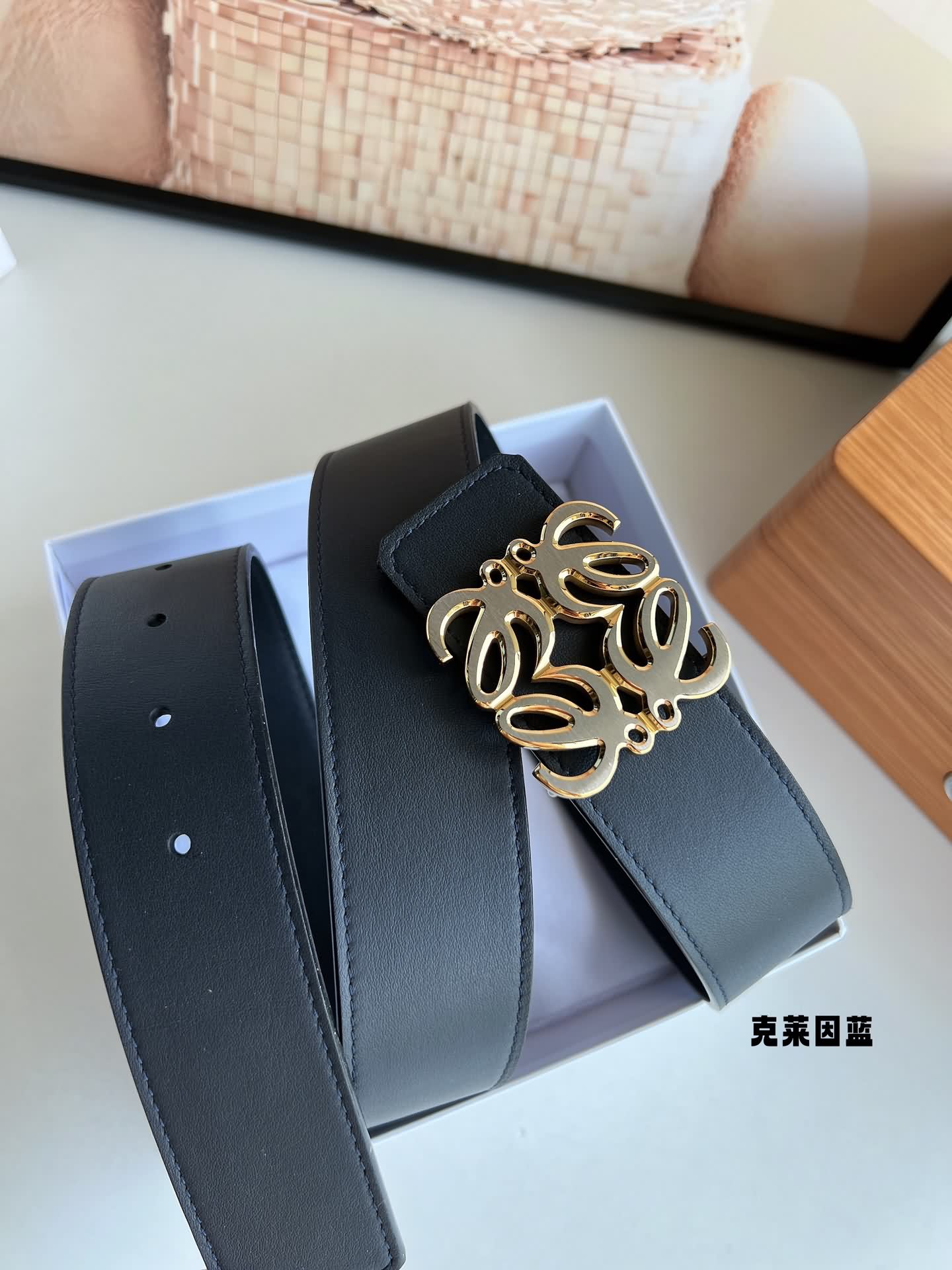 羅意威(Loewe) 頭層牛皮皮質