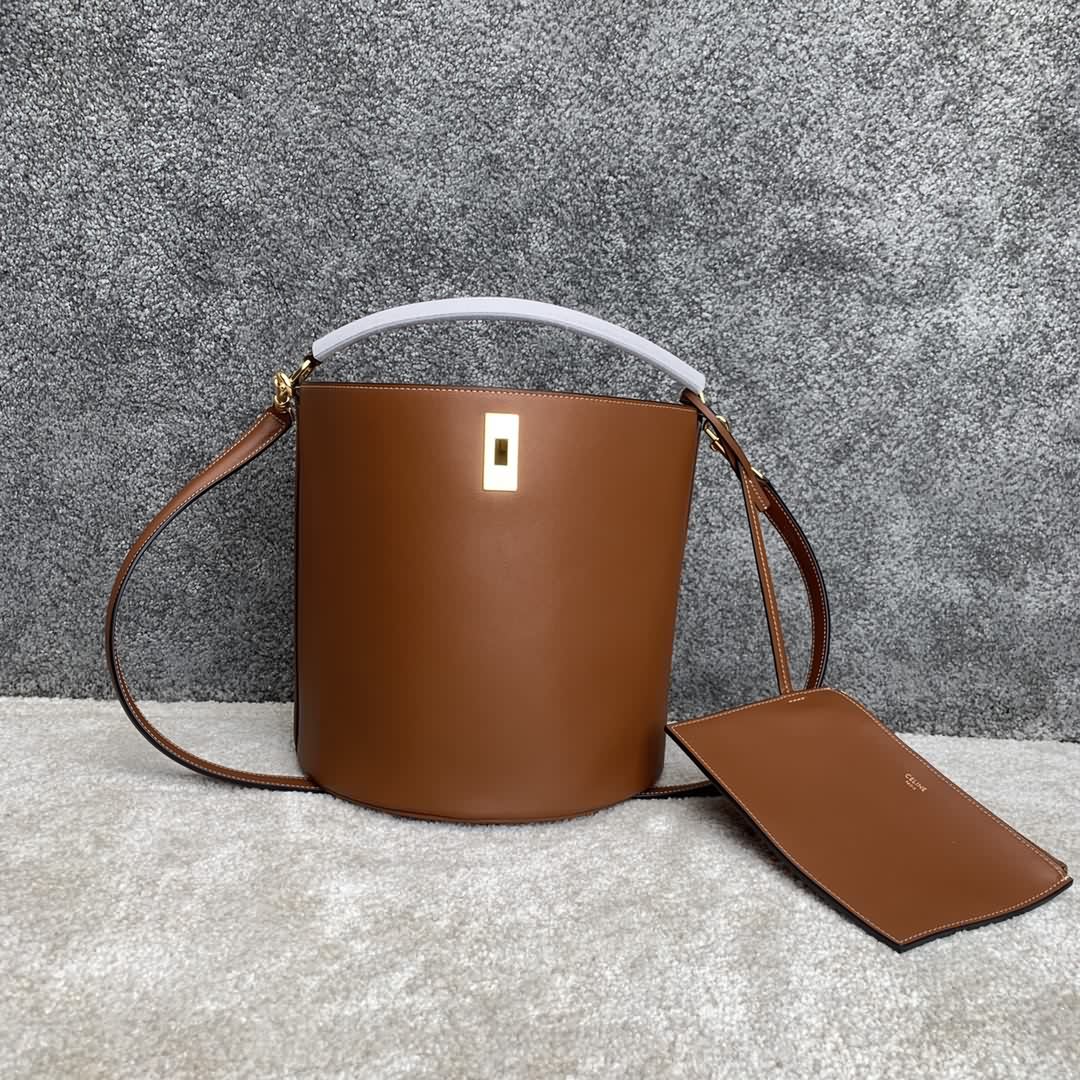 BUCKET 16 牛皮革手袋
