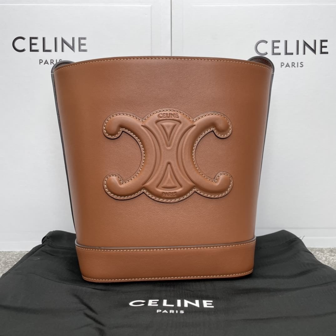 CUIR TRIOMPHE小號光滑牛皮水桶包