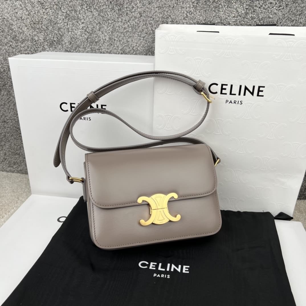 TRIOMPHE 卵石色小號亮澤小牛皮手袋