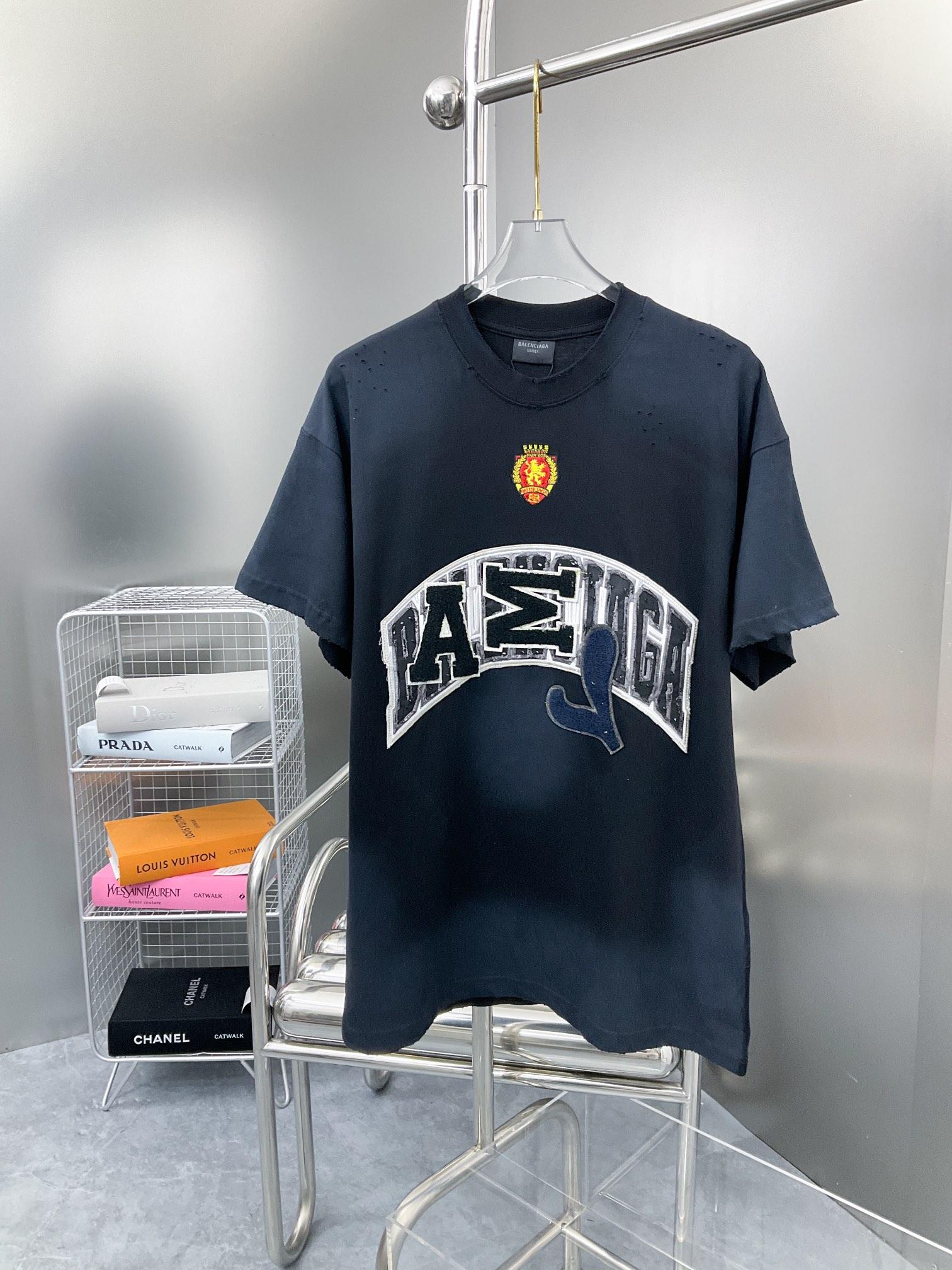 *23新品繡花中號版型T恤