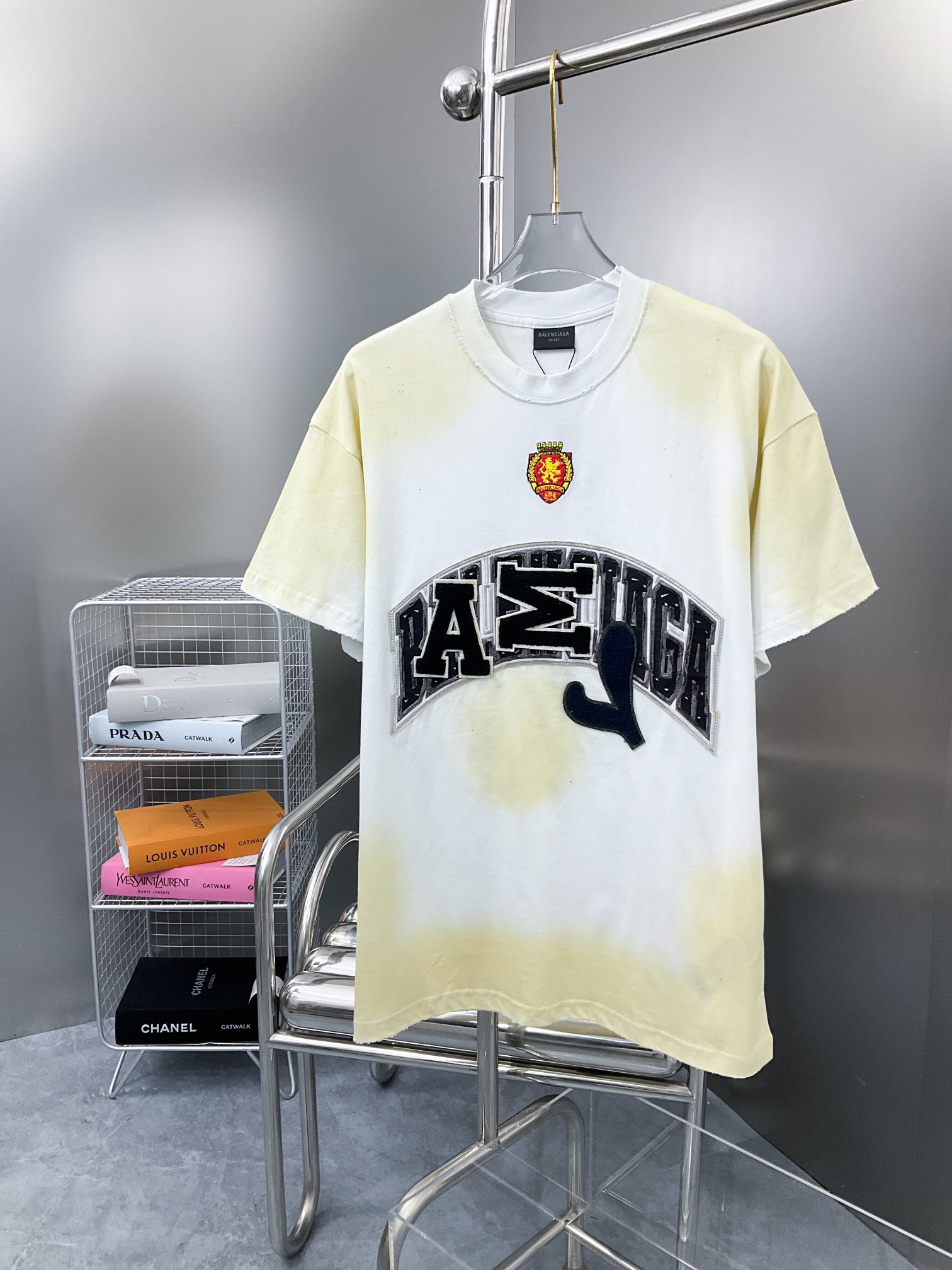 *23新品繡花中號版型T恤