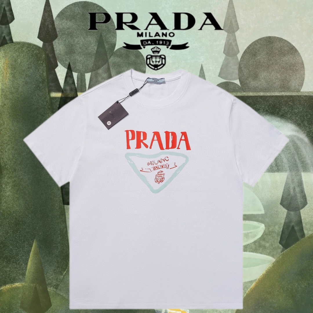 Prada 紅色字母三角
