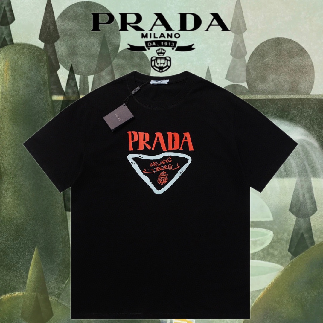 Prada 紅色字母三角