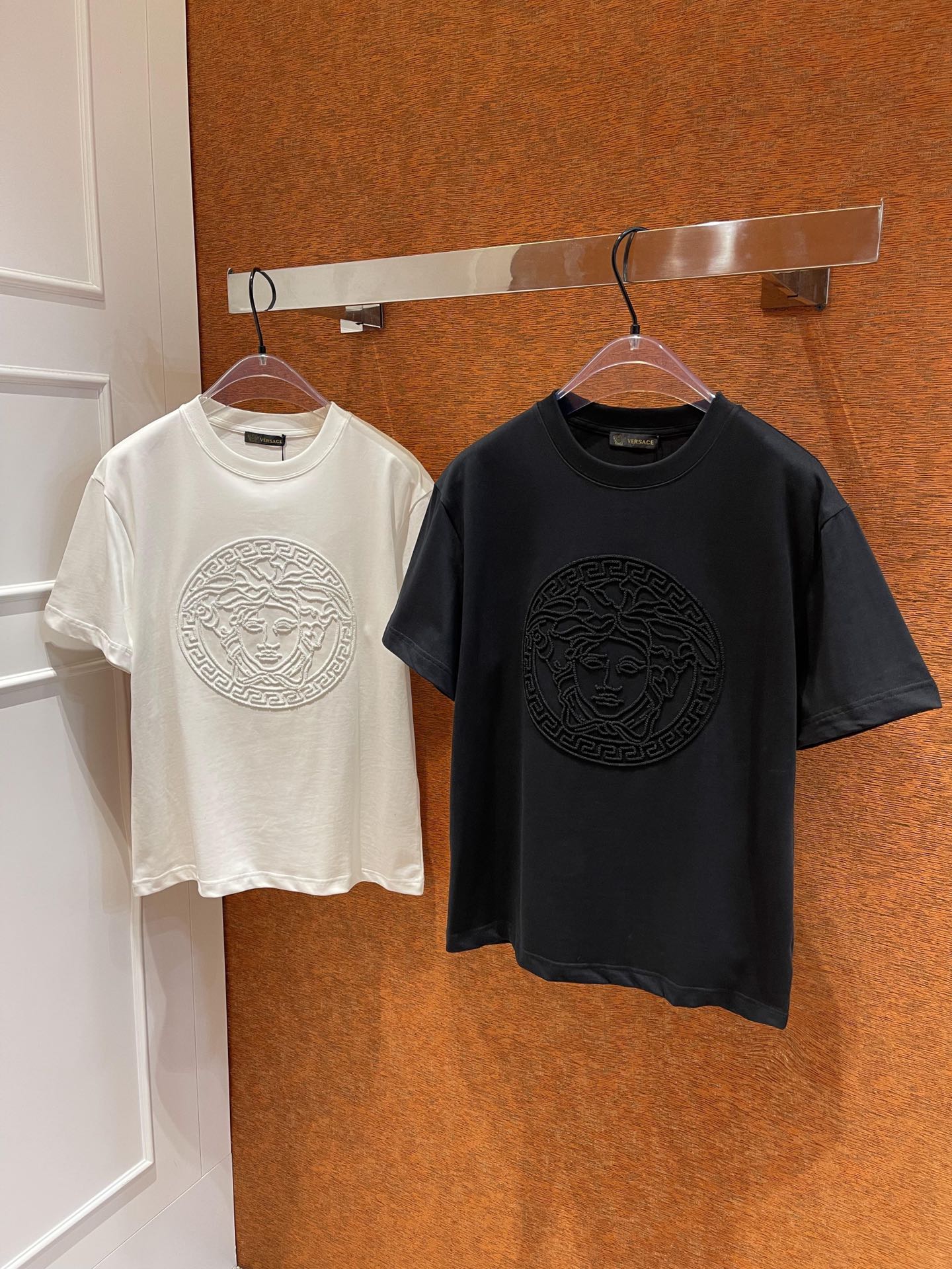Versace 2023早春新款重工美杜莎頭像設計情侶款短袖T恤