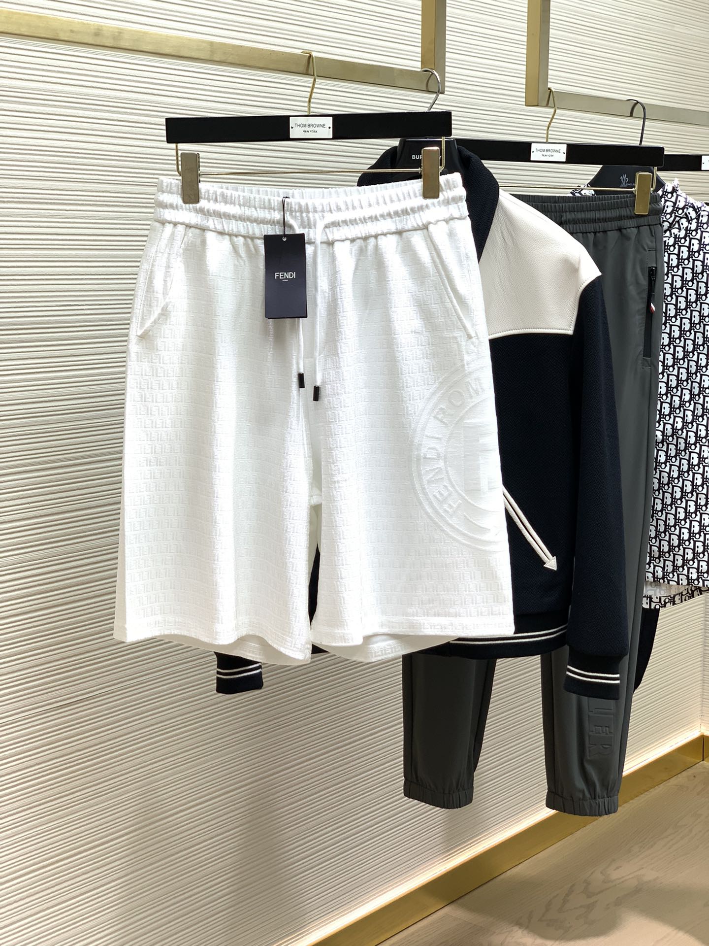 FENDI 芬迪，休閒時尚圓領短袖套裝