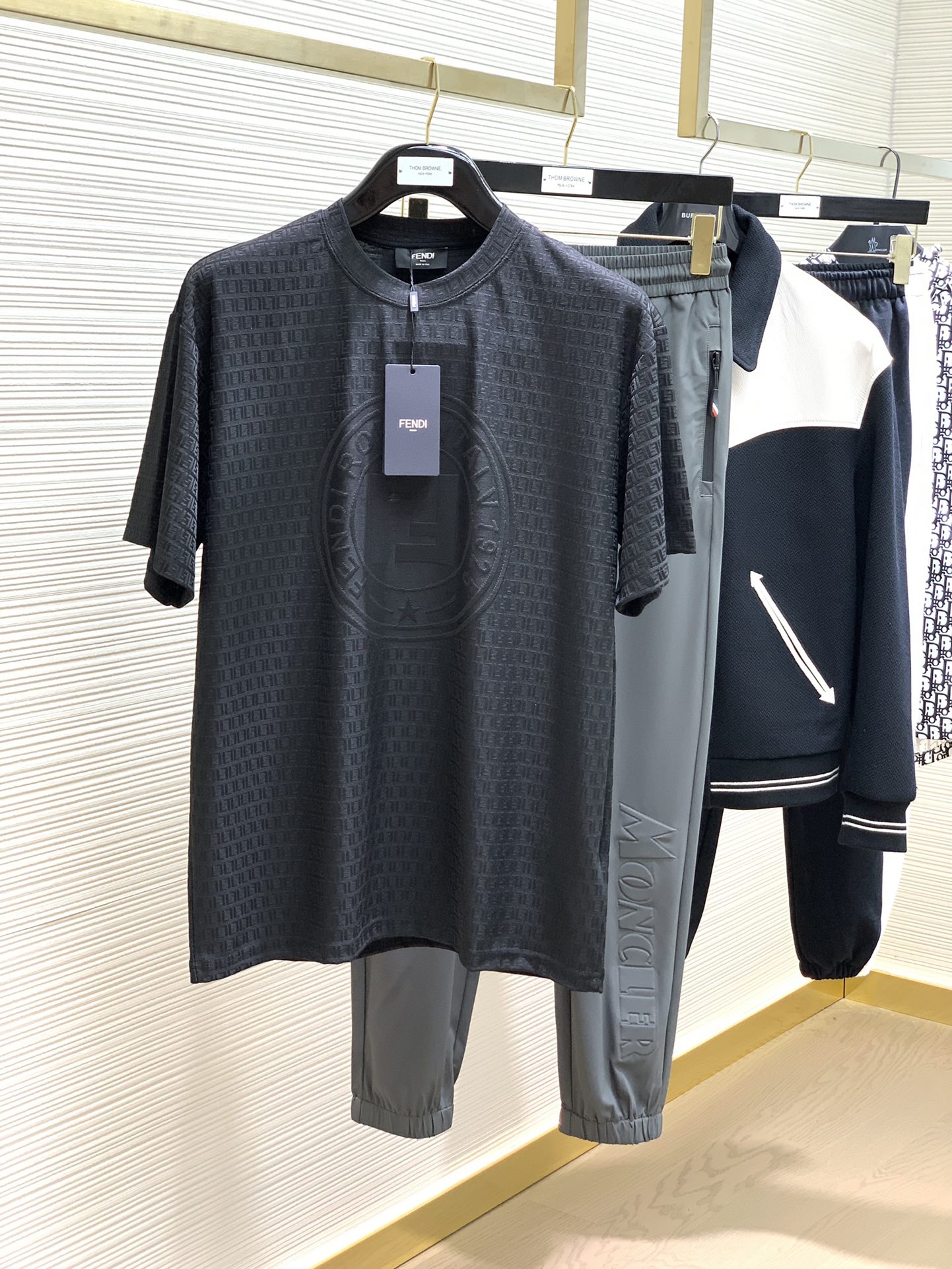 FENDI 芬迪，休閒時尚圓領短袖套裝