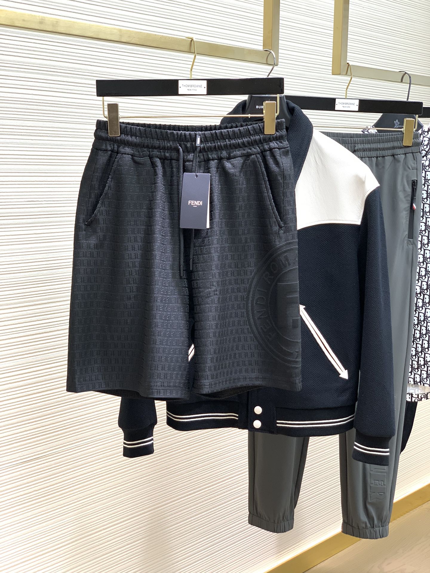 FENDI 芬迪，休閒時尚圓領短袖套裝