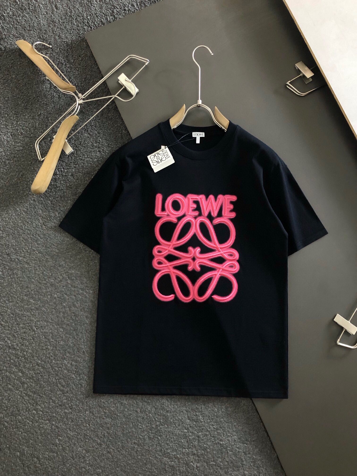 LOW*合身版型 高密度刺繡粉紅專櫃款短袖