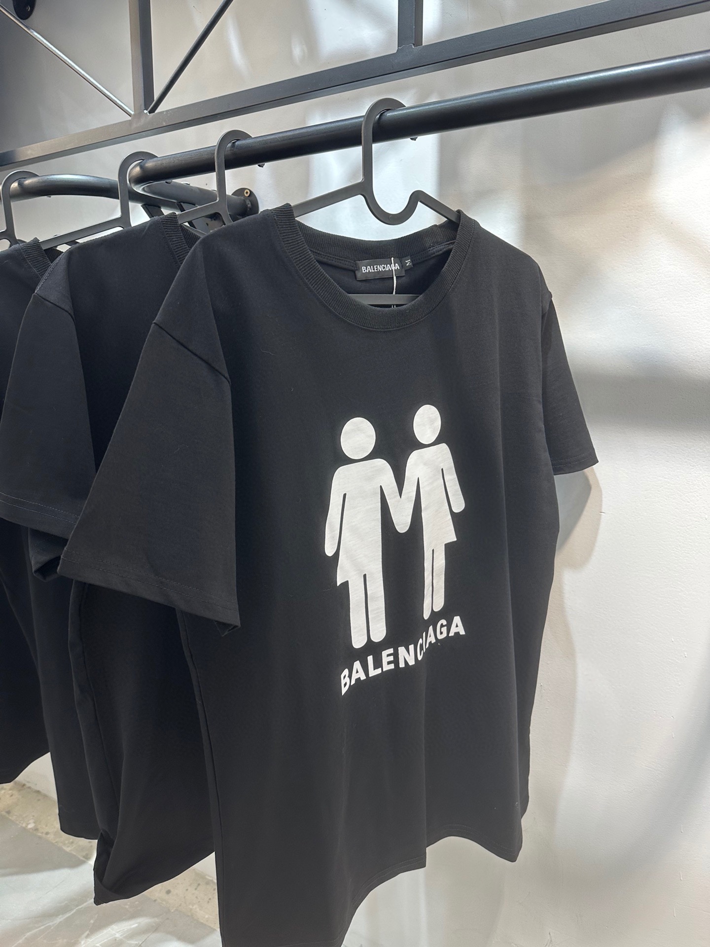 BALENCIAGA 巴黎世家雙人像後背國旗短袖T恤