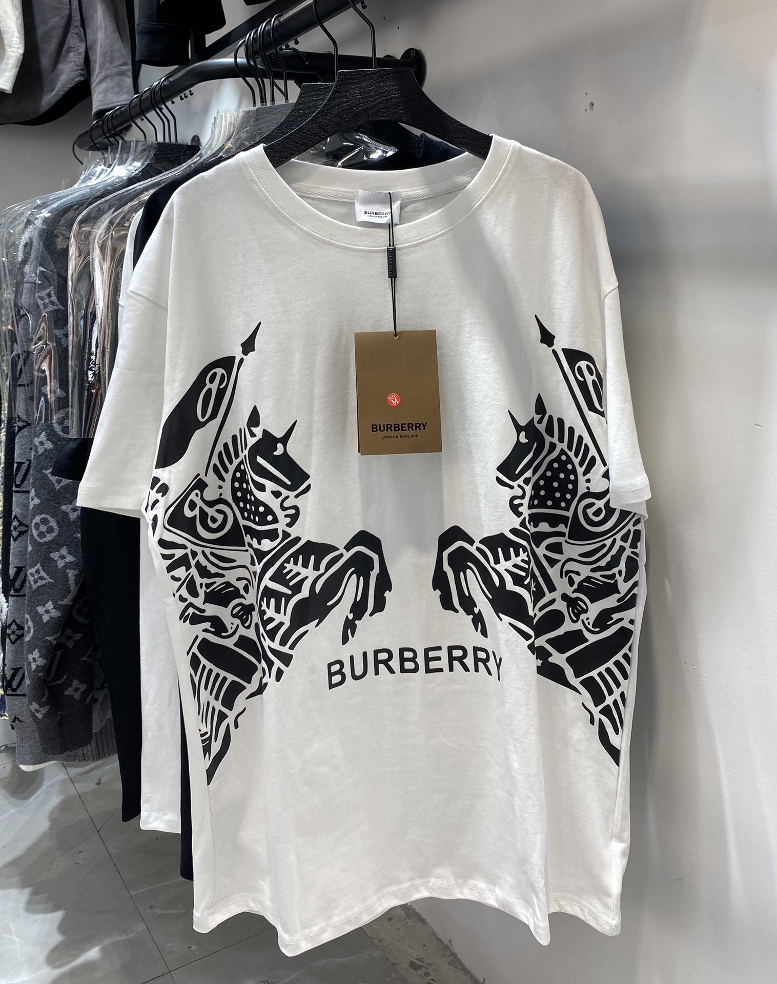 巴寶莉Burberry雙馬騎士印花情侶款短袖T恤