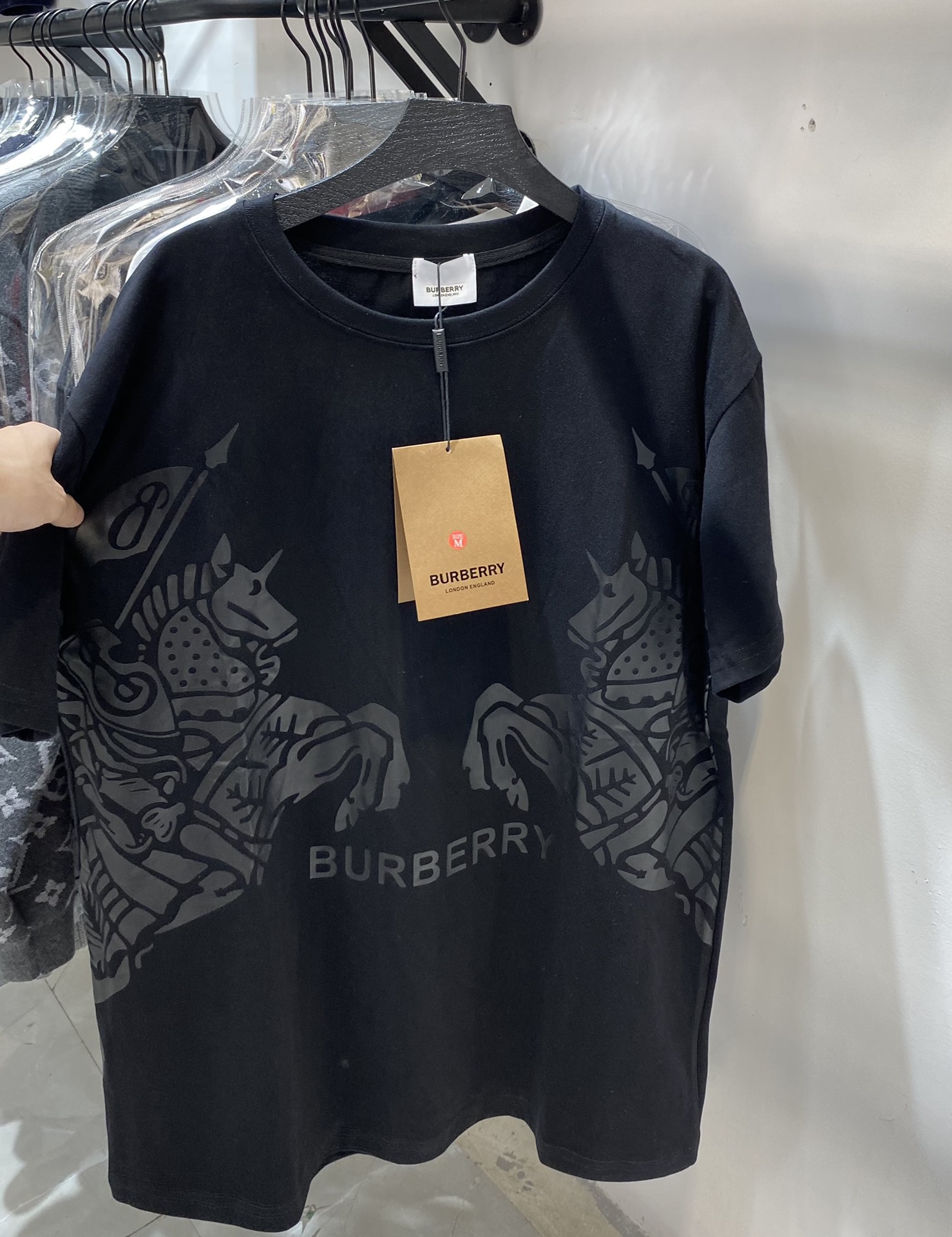 巴寶莉Burberry雙馬騎士印花情侶款短袖T恤