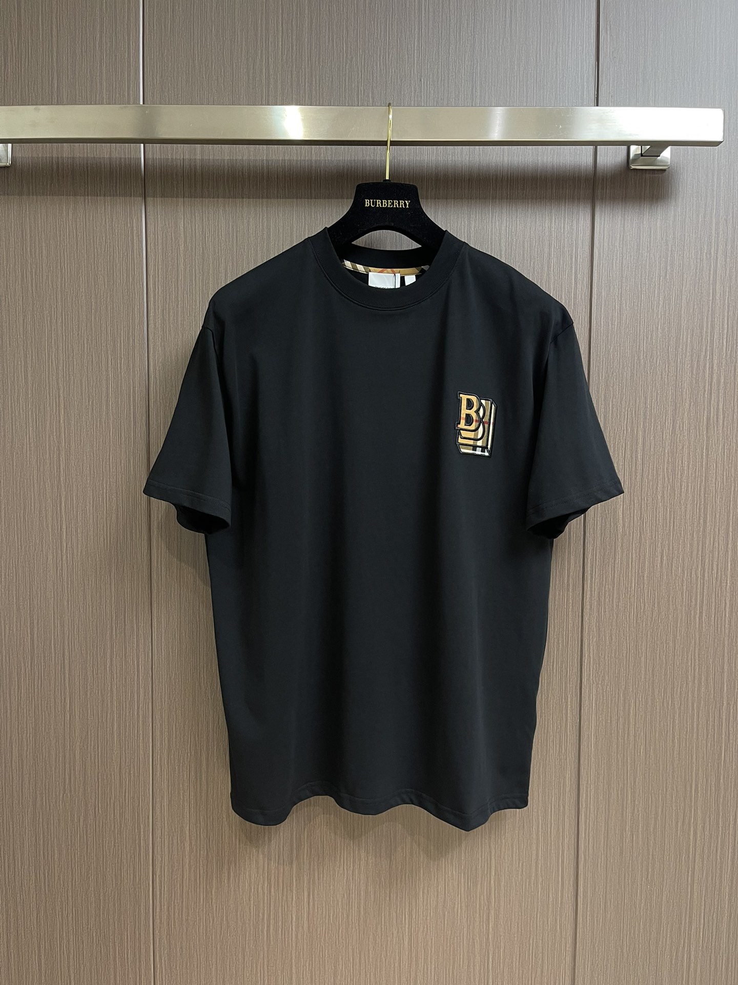 Burberry 2023春夏新款方塊刺繡標識設計情侶款短袖T恤