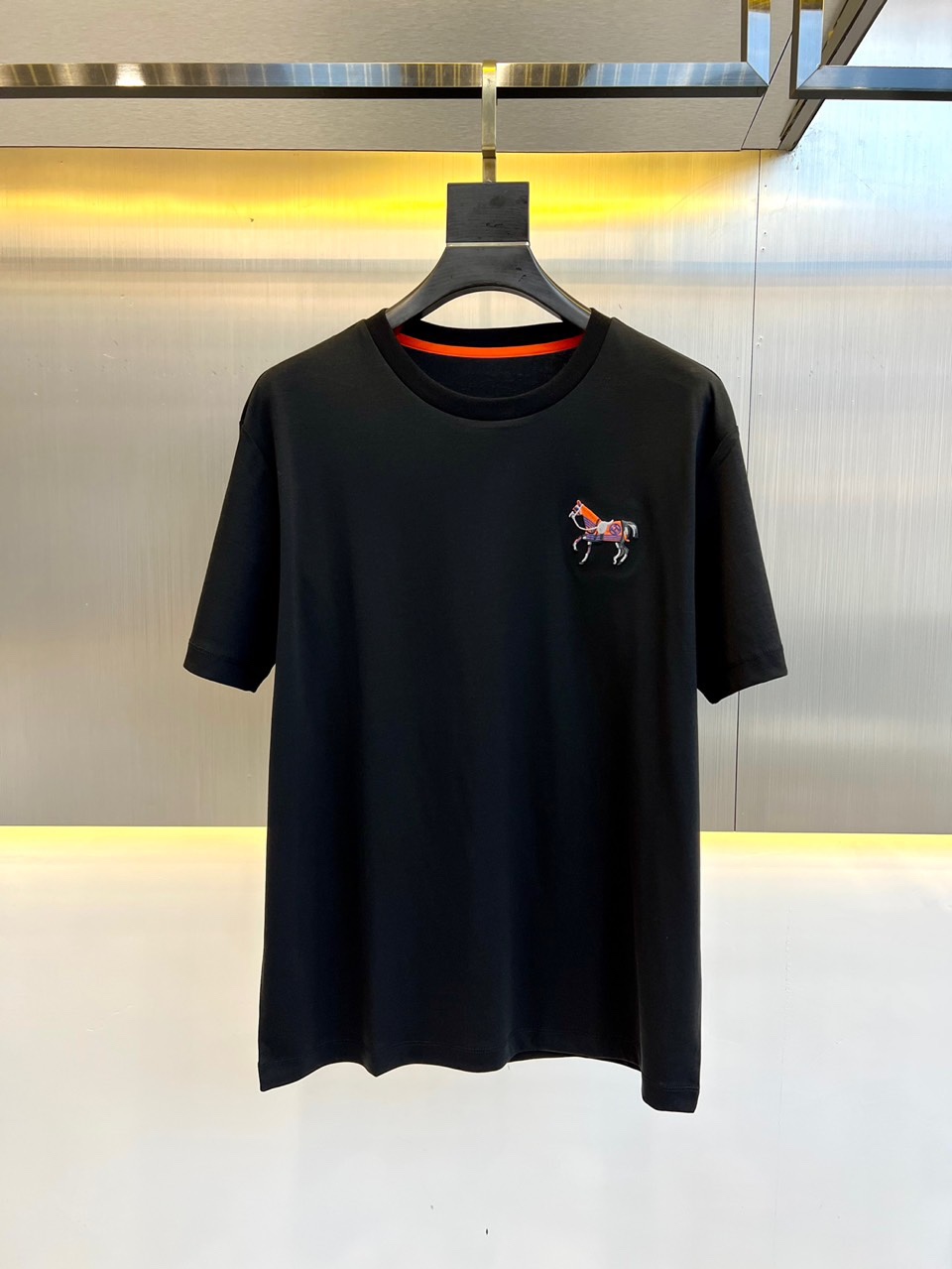 H愛馬、2023年夏季新款，刺繡logo短袖t恤