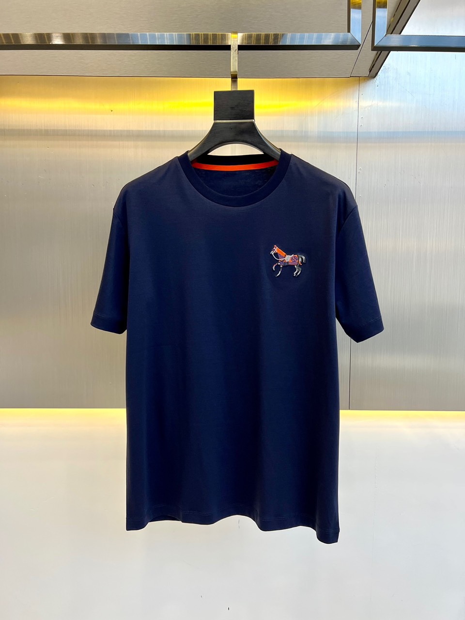 H愛馬、2023年夏季新款，刺繡logo短袖t恤