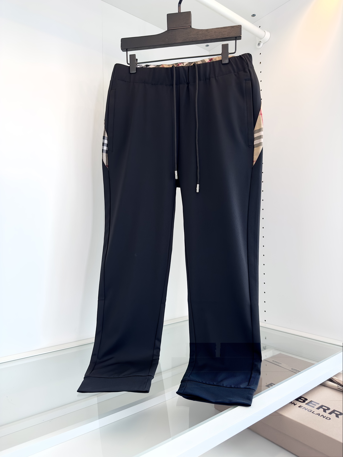 Bur***berry 巴*莉 2023春夏薄款 格紋拼接鬆緊腰休閒褲