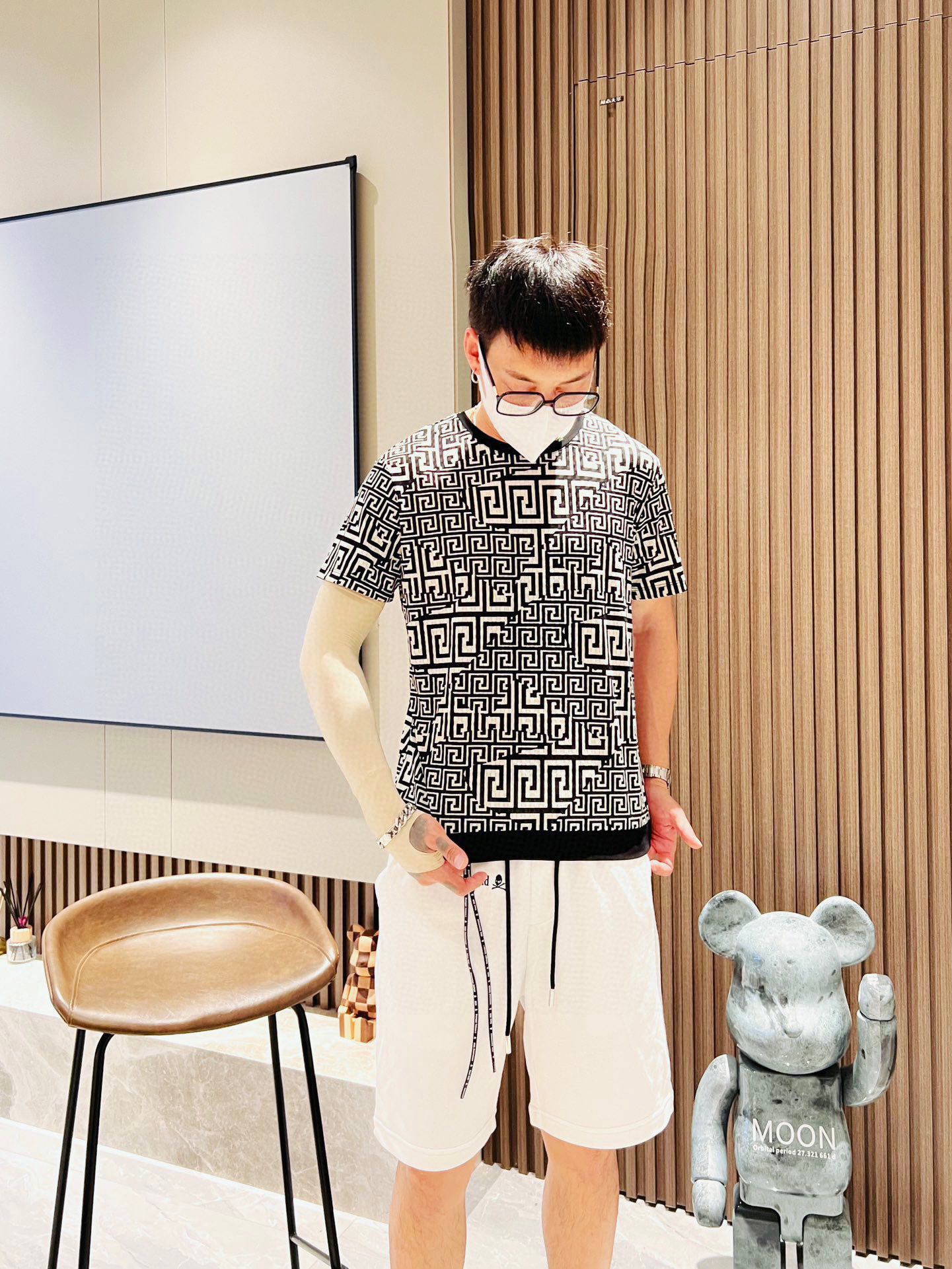 紀梵希  2023ss春夏圓領短袖