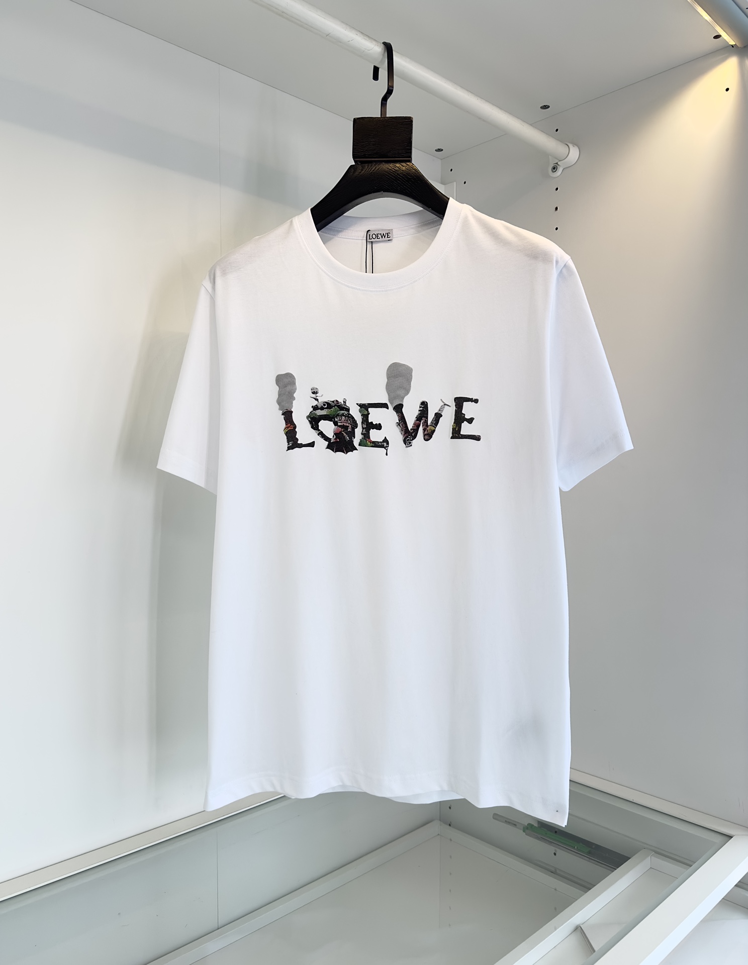 羅*威L**WE 2023春夏，標誌印花微闊男士圓領短袖T恤衫