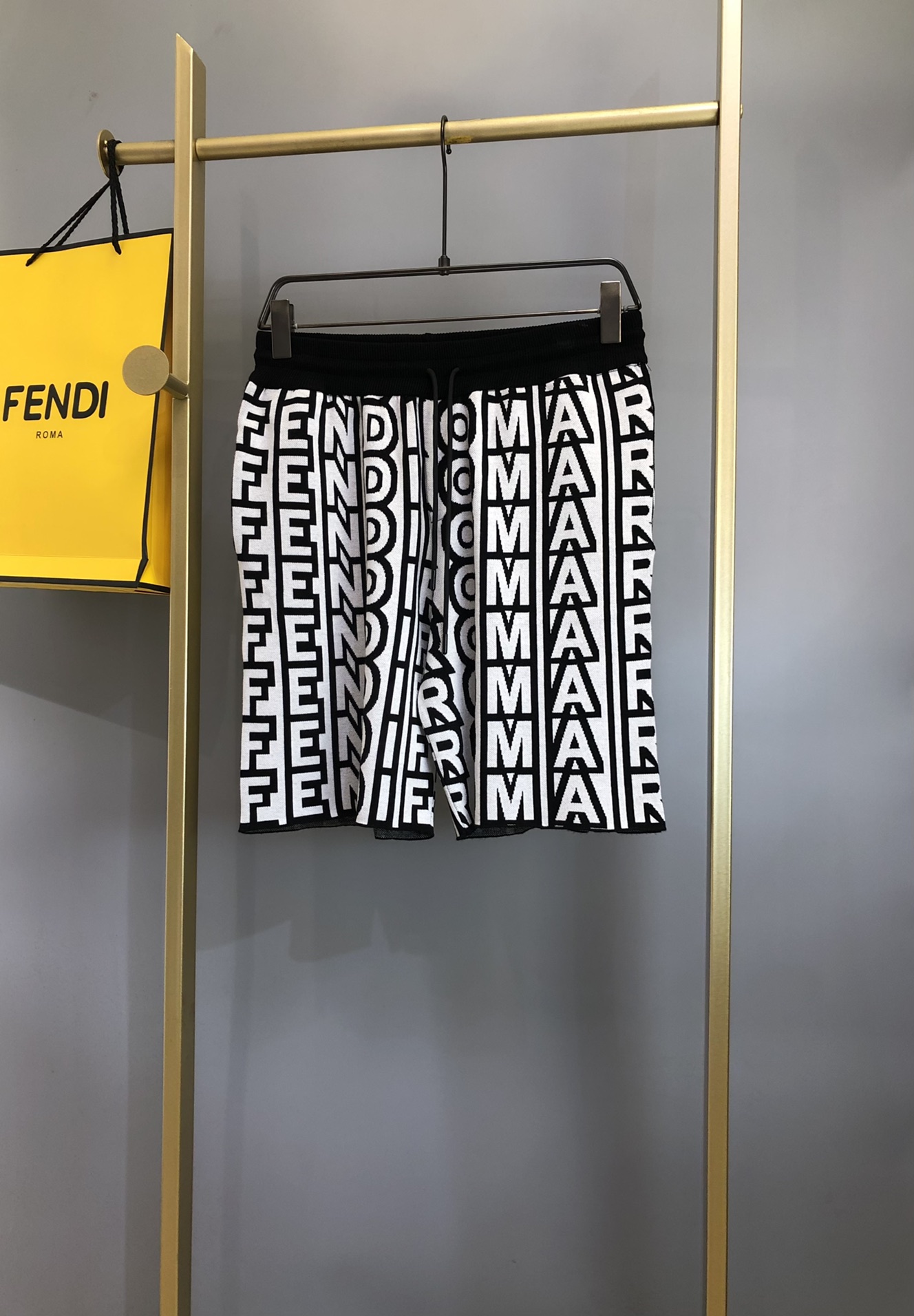 FENDI 字母logo針織休閒短褲