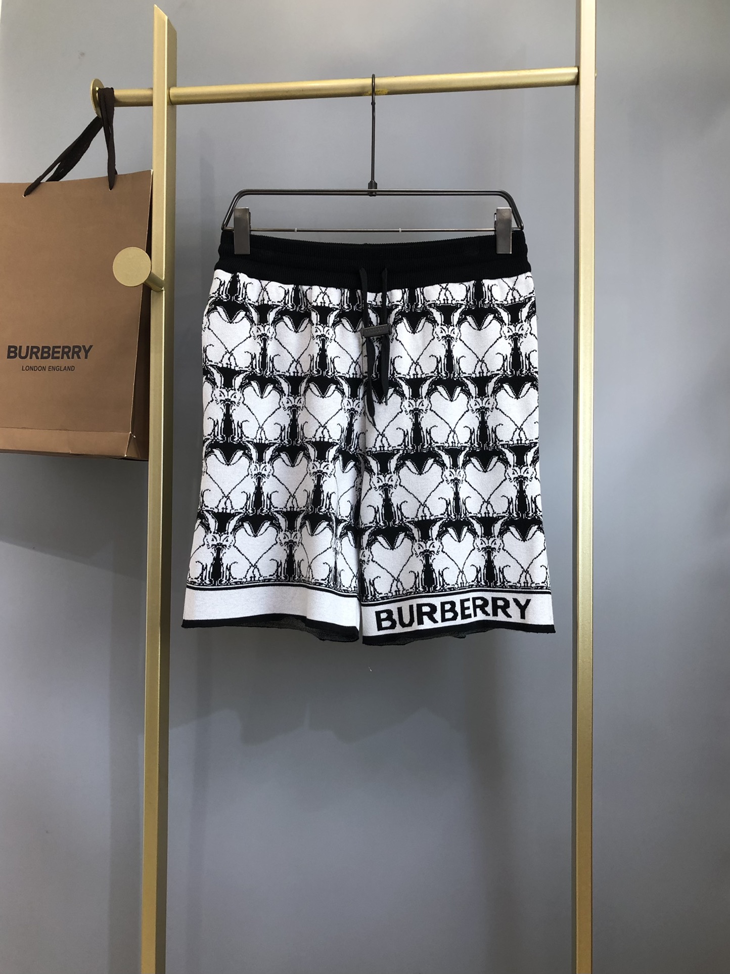 Burberry 2023SS兔年限定短褲