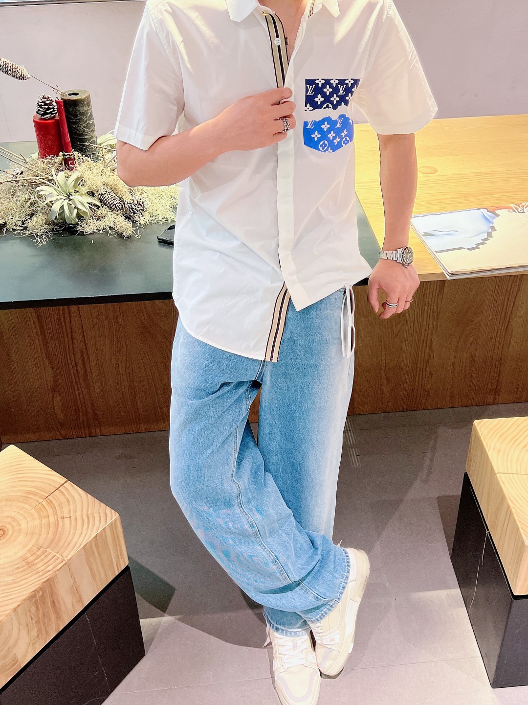 L V  *2023帥氣修身備款短袖襯衫