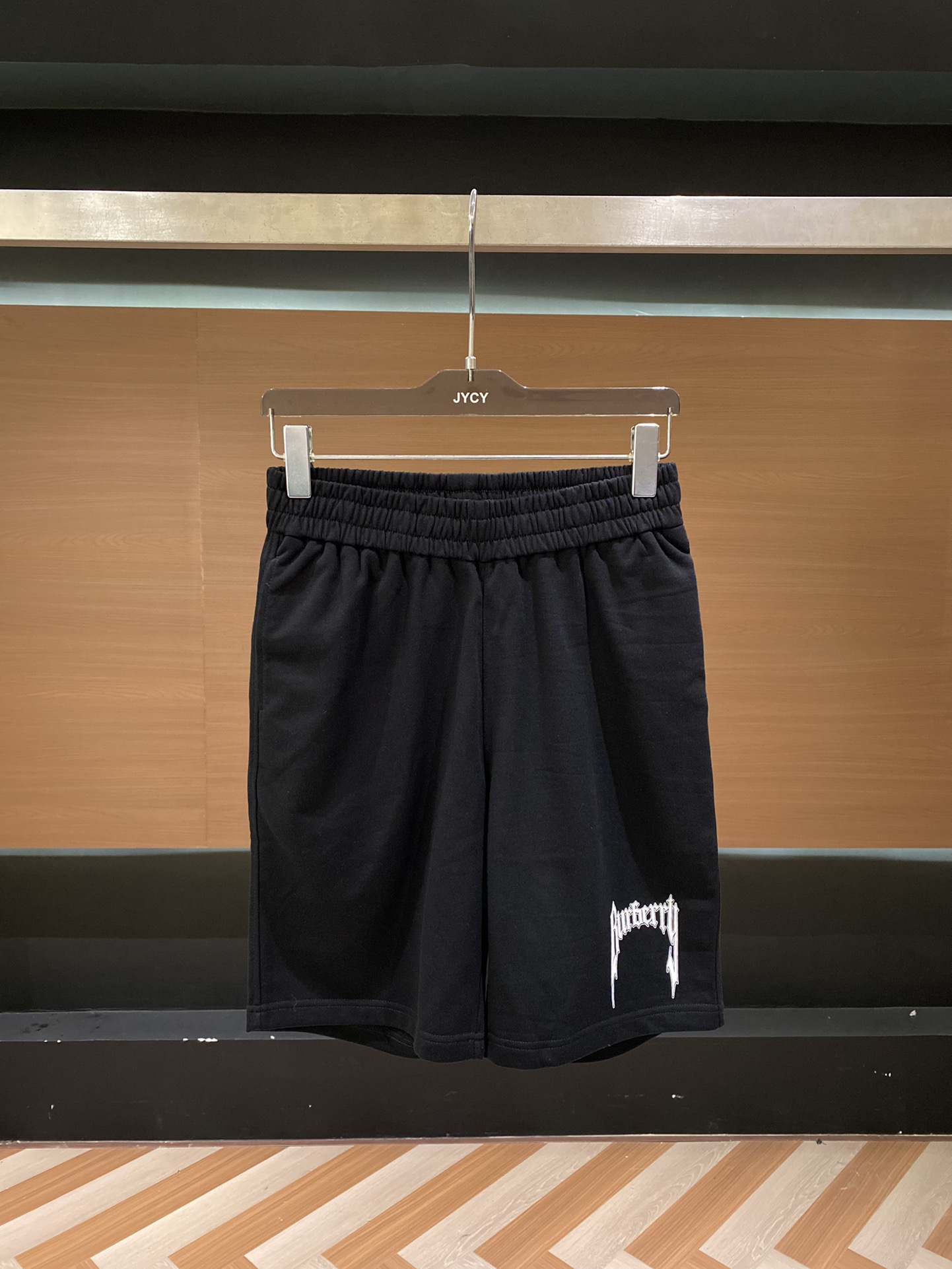 Burbe*rry2023春夏男裝徽標印花棉質休閒短褲