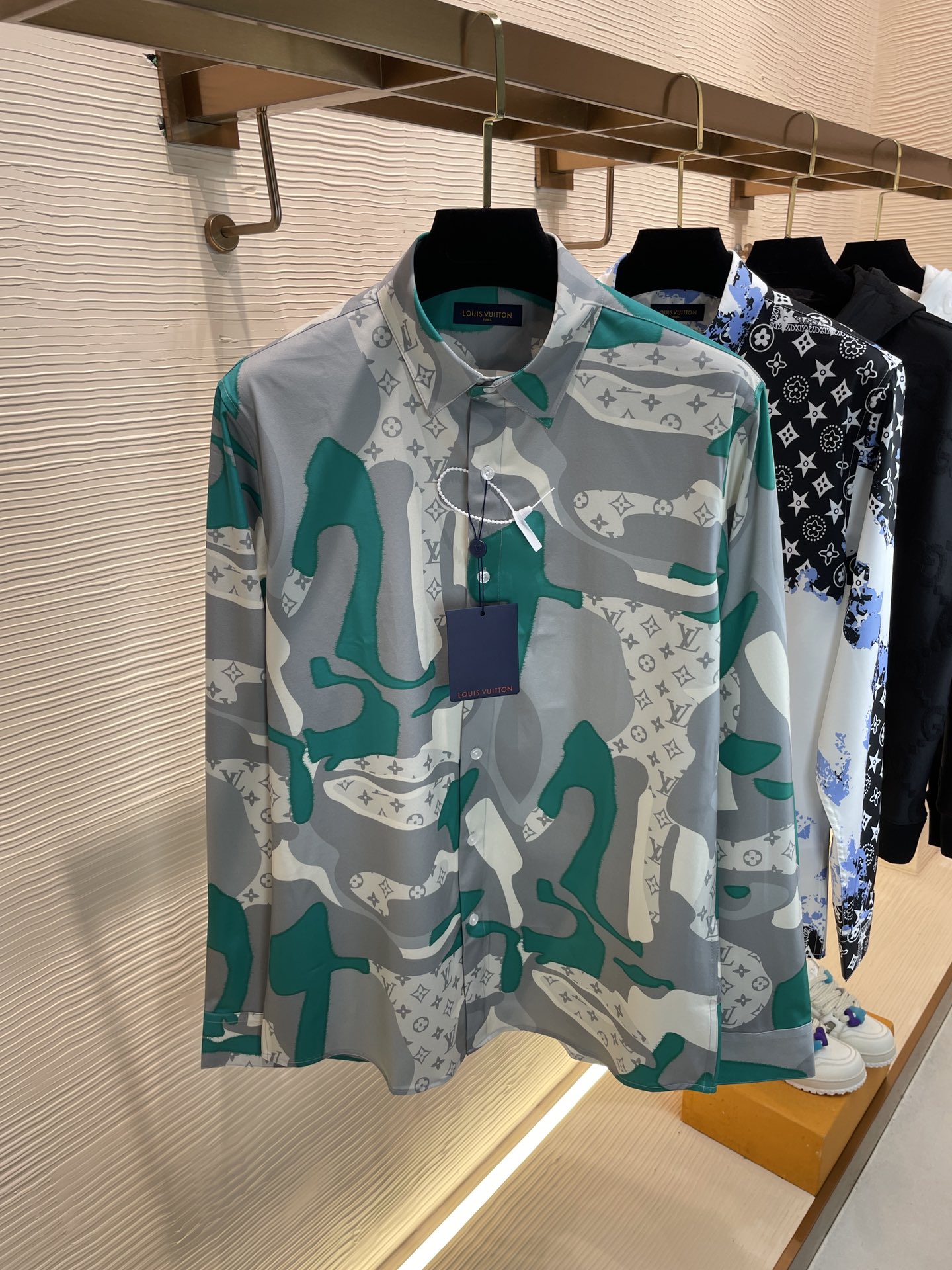 Loui* Vuitton 路易 抽象人物圖案老花字母印花 長袖襯衫