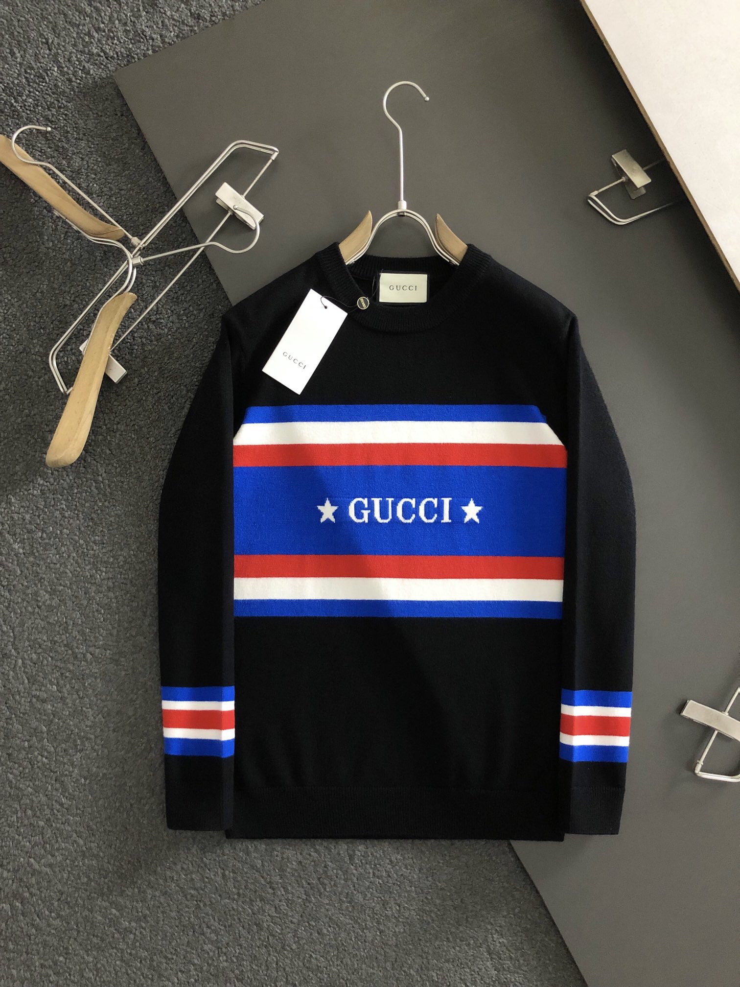 Gucc*頂級黑白雙色條紋拼色提花字母圓領羊毛衫