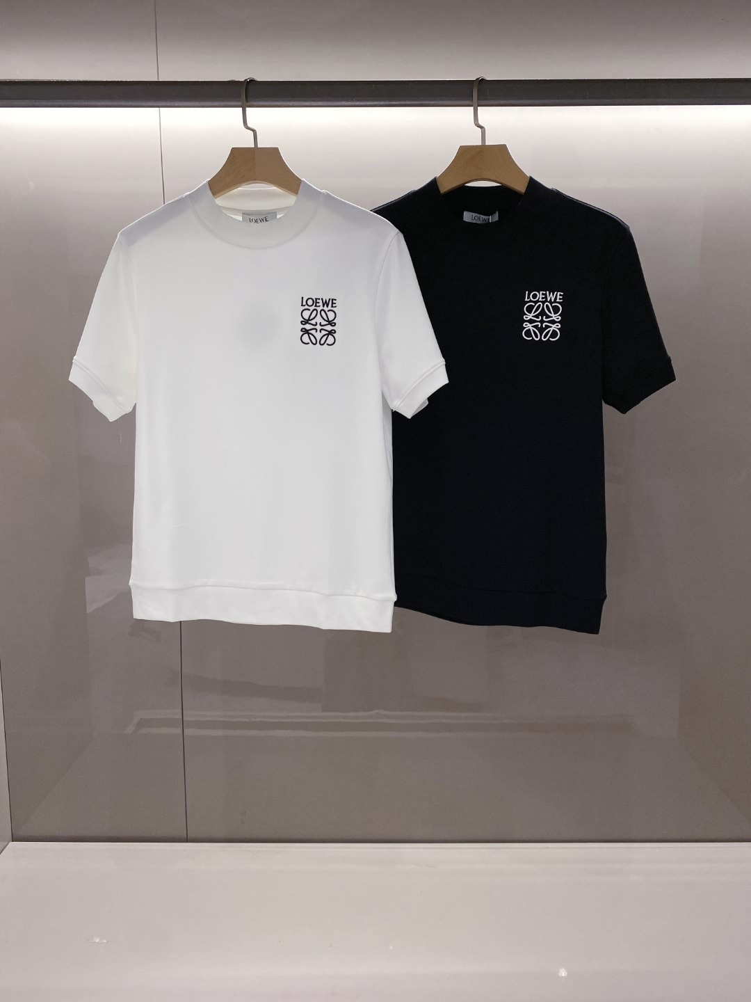 2023秋冬Lo*we Anagram半高領刺繡標識短袖T恤打底衫