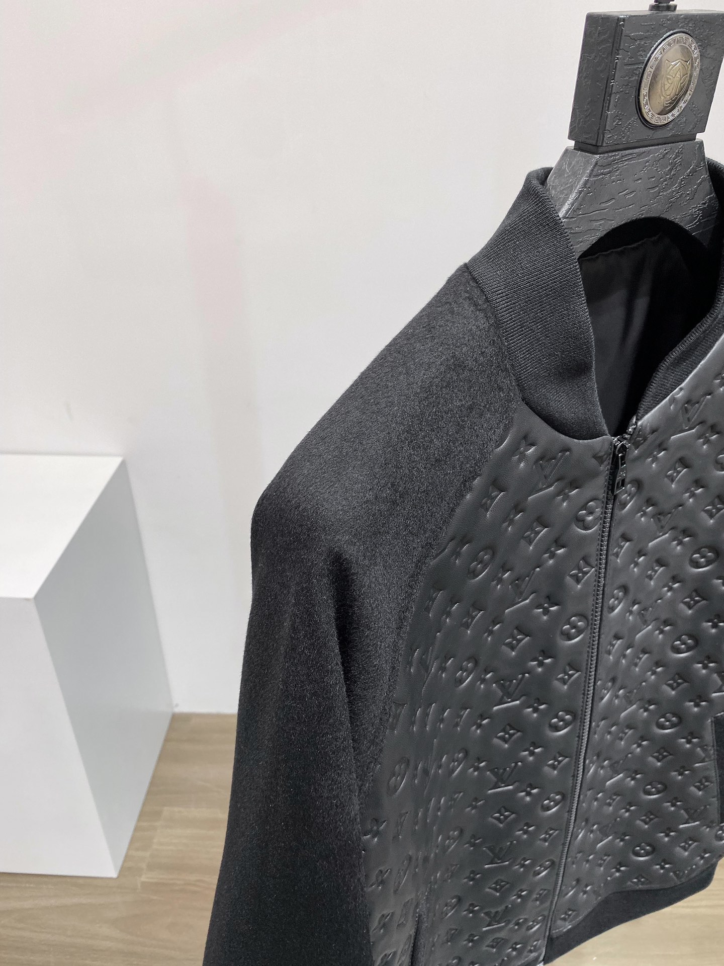 LV 2023官網新品 羊皮壓花拼針織
