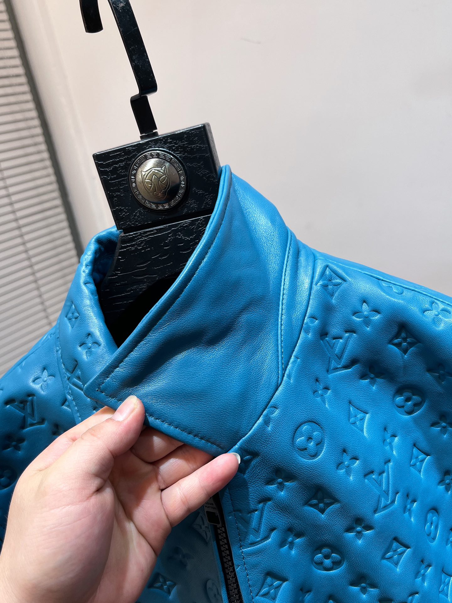 LV 2023官網新品 全羊皮壓花夾克