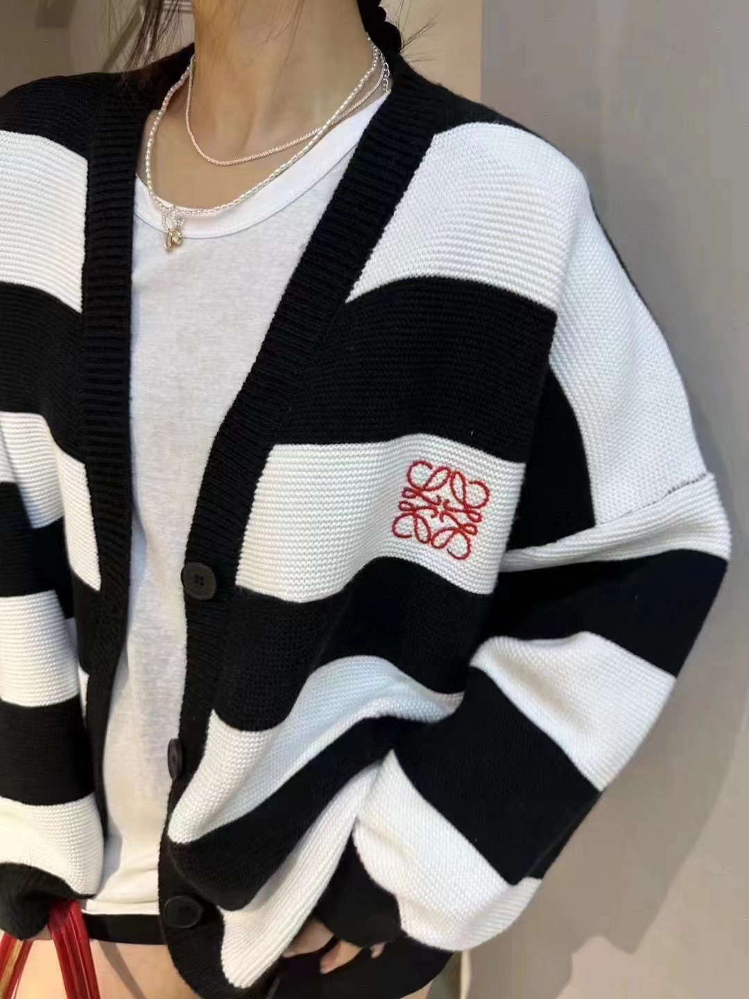 Loewe羅意威條紋撞色胸前繡花logo毛衣外套開衫