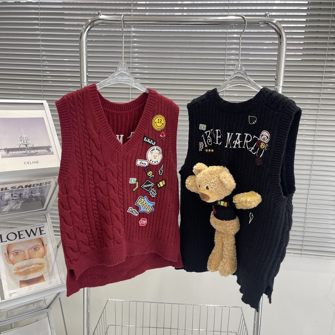 秋冬新款羊毛針織徽章刺繡後背大玩偶背心