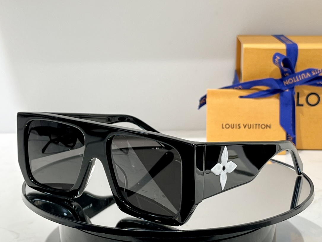 LOUIS VUITTO*