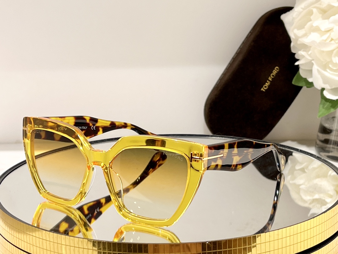 TOM FORD