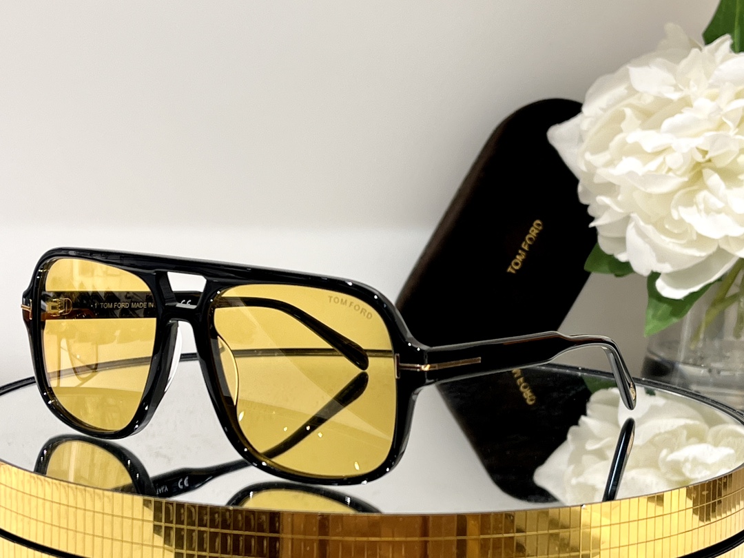 TOM FORD