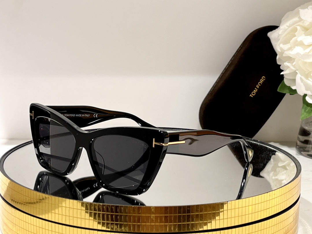 TOM FORD