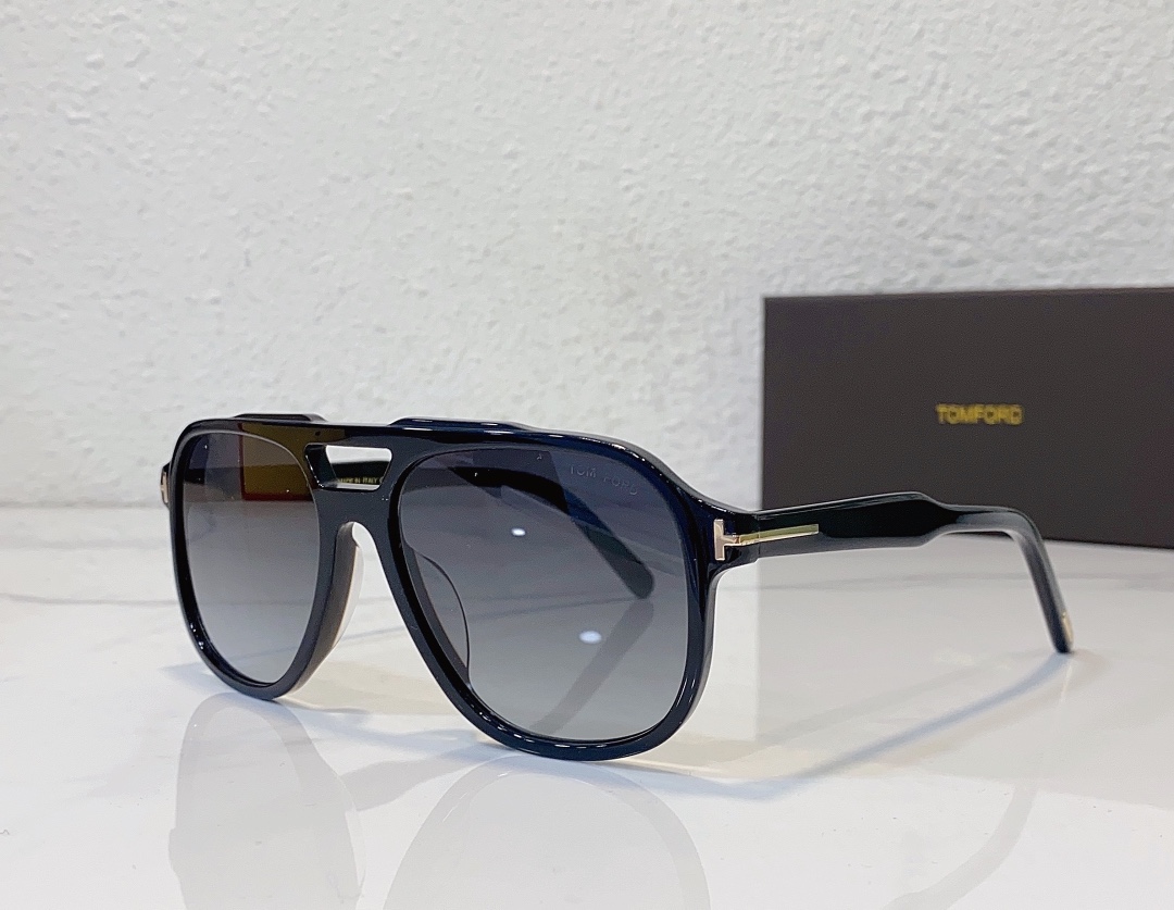 TOM FORD