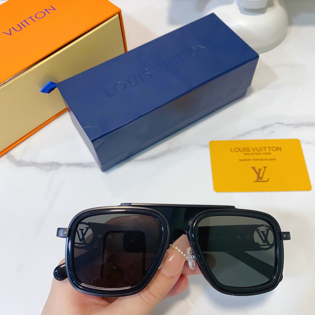 LOUI VUITTON