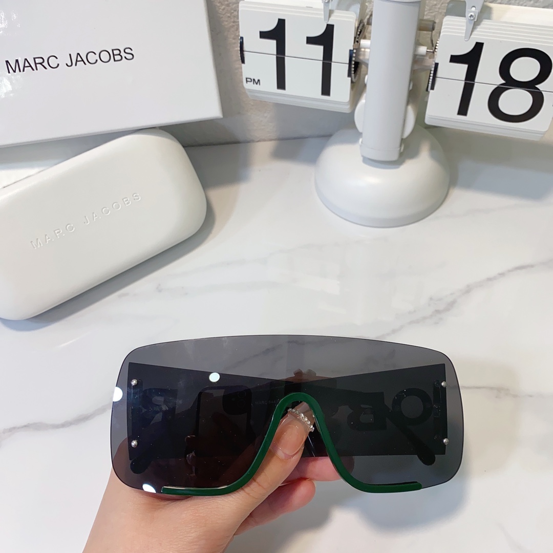 佩戴非常舒適MARC JACOBS