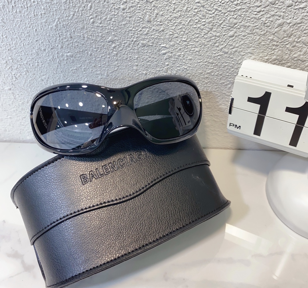 BALENCIAG*巴黎*世家