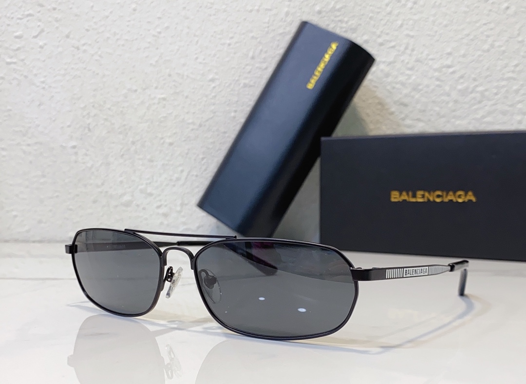 BALENCIAGA