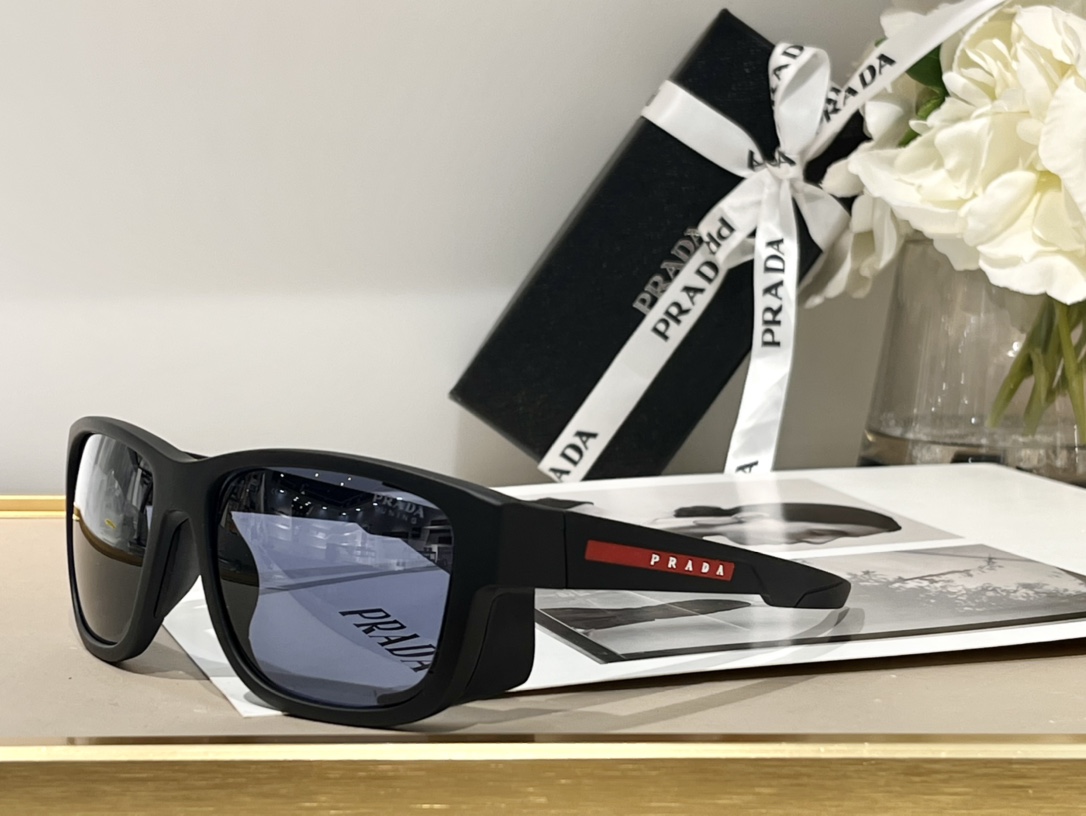 極致運動款 碳素超輕 PRADA