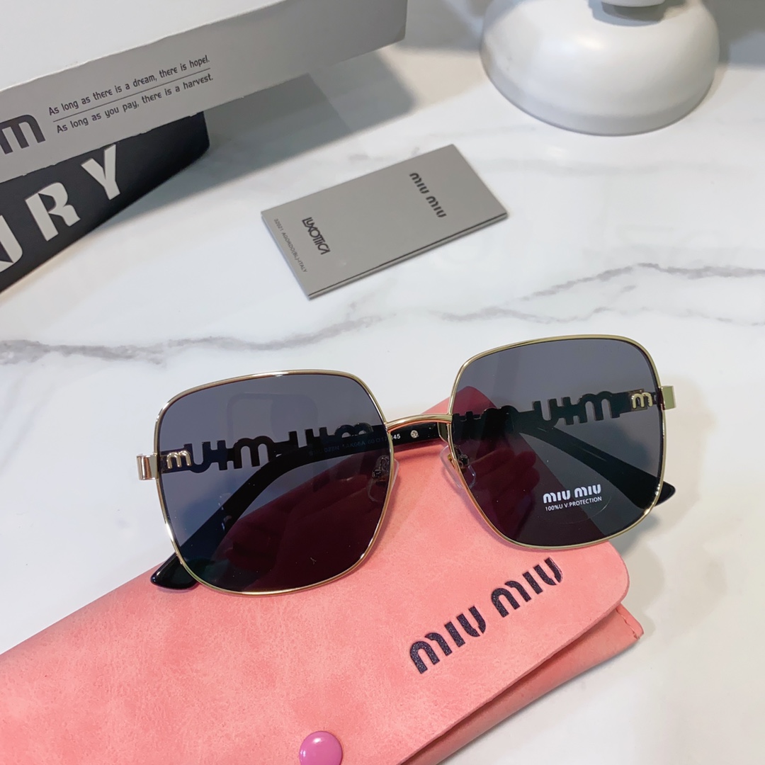 MIUMIU SMU028