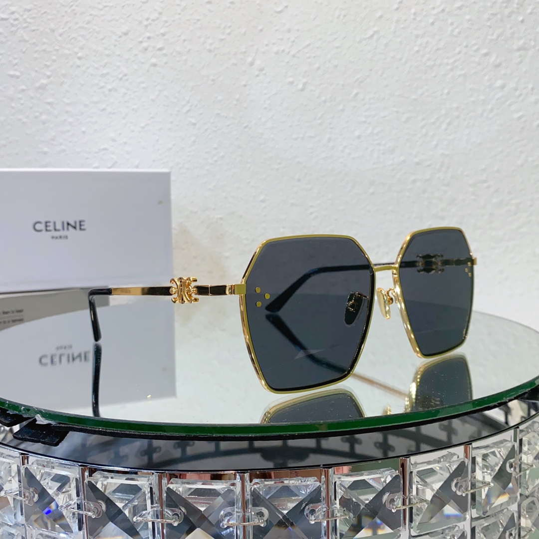 CELINE 塞琳
