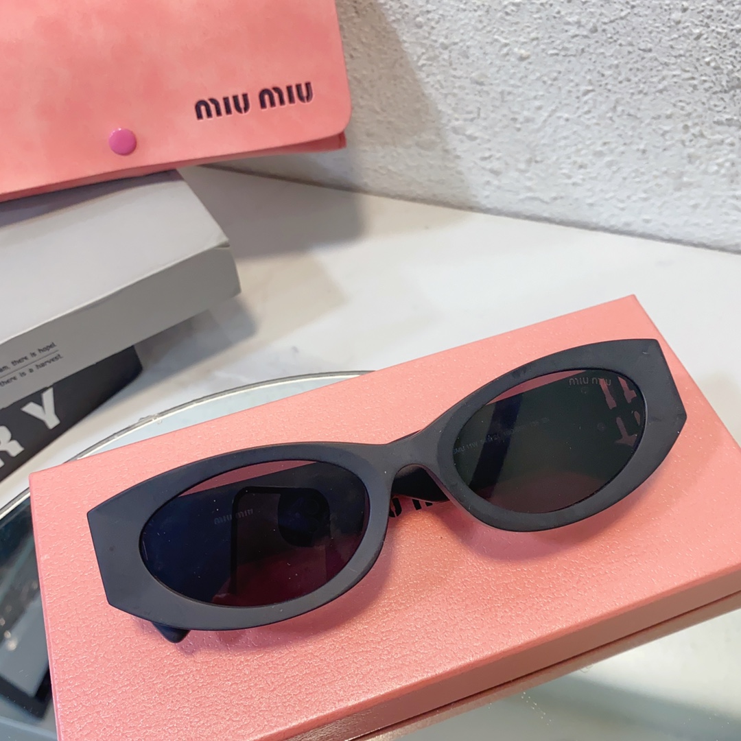 MIUMIU厚版五金 鉸鏈