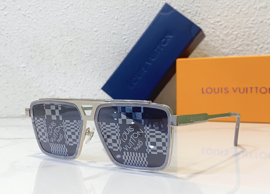 LOUIS VUITTO*